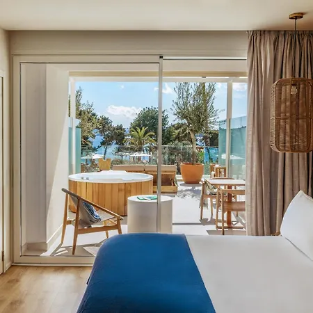 Me Ibiza - The Leading Of The World Santa Eularia des Riu